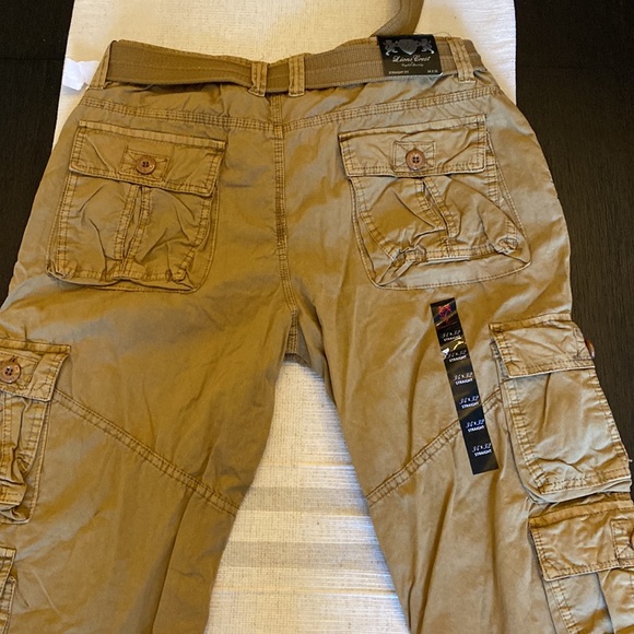 Lions crest cargo pants.  Size 34x32 color khaki. Straight fit - Picture 6 of 8
